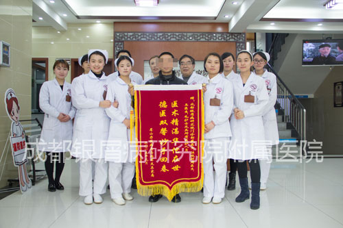 患者送锦旗-(2).jpg